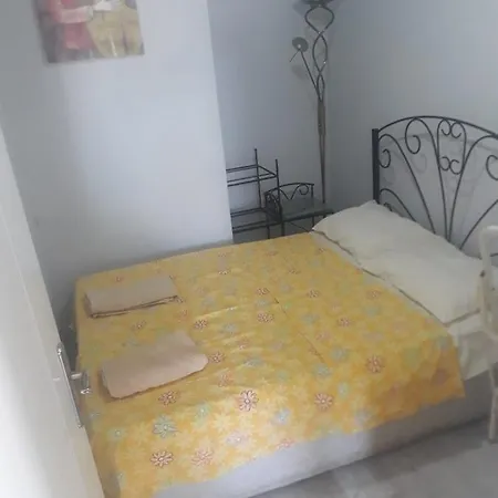 Yerli Deniz 5.kat Asansorsuz Apartmán Kyrenia (Northern Cyprus)